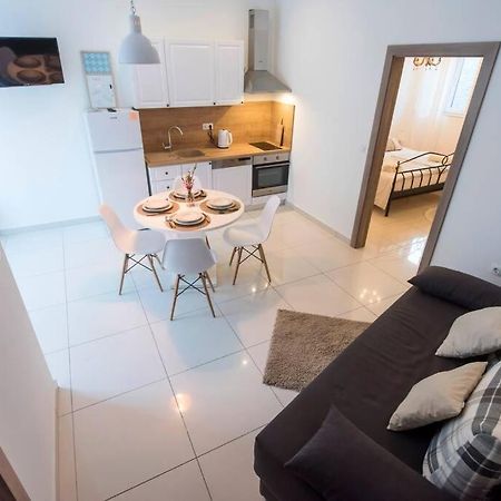 Apartman M&S 1 Kali, Otok Ugljanアパートメント エクステリア 写真