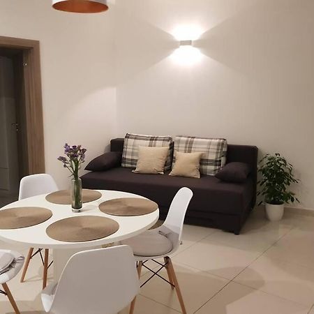 Apartman M&S 1 Kali, Otok Ugljanアパートメント エクステリア 写真