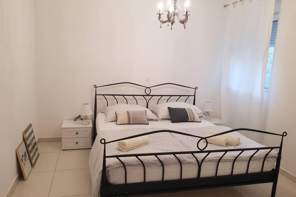 Apartman M&S 1 Kali, Otok Ugljanアパートメント エクステリア 写真