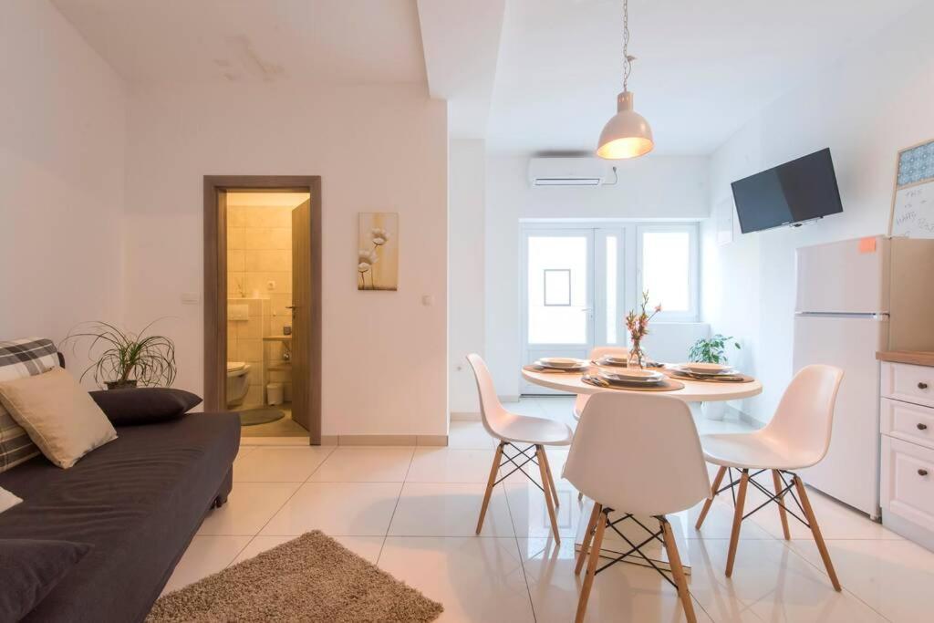 Apartman M&S 1 Kali, Otok Ugljanアパートメント エクステリア 写真