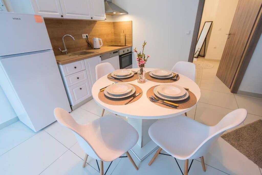 Apartman M&S 1 Kali, Otok Ugljanアパートメント エクステリア 写真