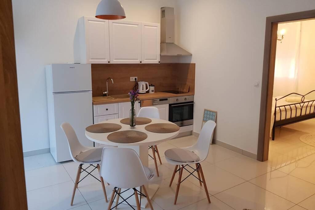 Apartman M&S 1 Kali, Otok Ugljanアパートメント エクステリア 写真